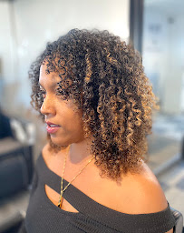 Photo n°3 de Le salon d'emy à Le Tampon (Salon de coiffure)