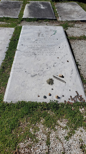 Flannery O’Connor Grave - Thumbnail