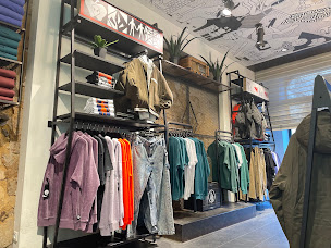 Photo n°25 de Volcom à Bordeaux (Magasin de vêtements pour femmes)