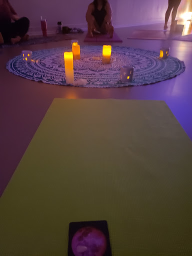 Bottoms Up Yoga - Thumbnail