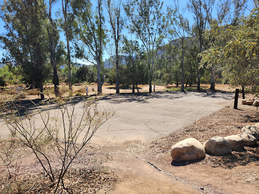 20175 Lake Dr Parking