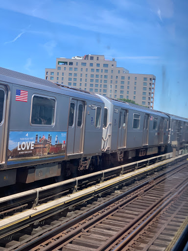 Roosevelt Av/69 St