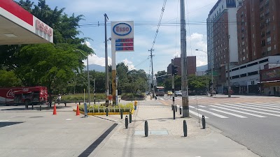Photos of Estaci&oacute;n de Servicio Esso Mobil Estadio
