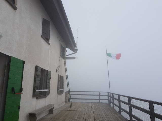 Rifugio Barana Al Telegrafo Monte Baldo Cai