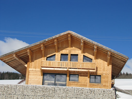 Photo de Chalets Le Rocheret:Les Éterlous et Les Éterles - Location chalet grand gîte familial sauna séjour détente montagne rando ski Jura