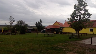 Photos of stables &Scaron;tětice