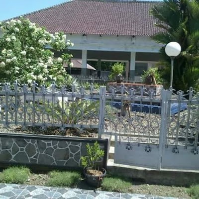 Photos of Makam KH Chudlori