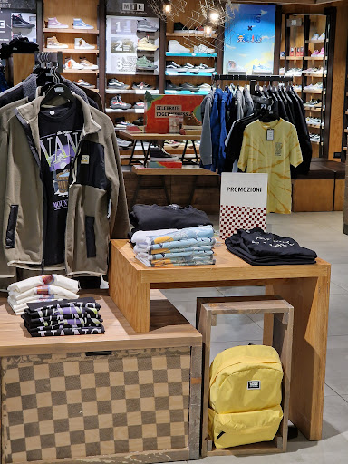 VANS Store Marcianise - Thumbnail