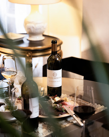 Hans Herzog Estate by null