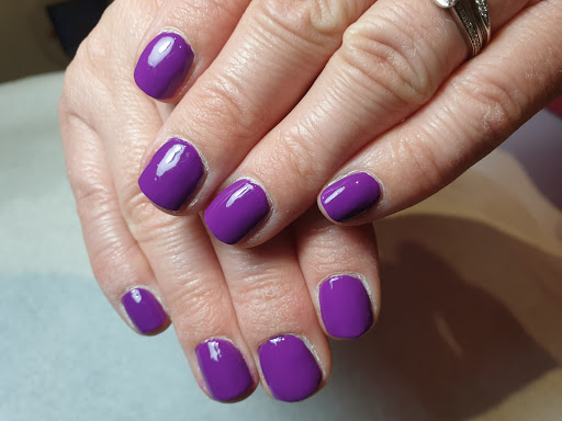 Shelly's Nail Hut - Thumbnail