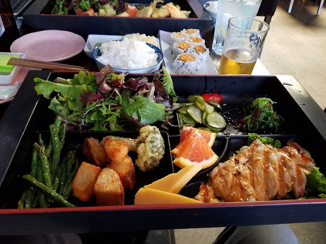 Hamakaze Sushi