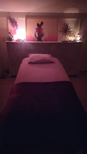 Sacred Heart Yogales massage & healing Leiden Merenwijk - Thumbnail
