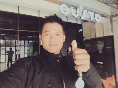 Photos of Gusto Sign