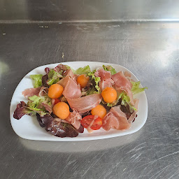 Photo n°4 de La Fontaine Bar restaurant pizzeria à Beaumont Saint-Cyr (Restaurant)