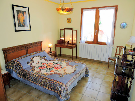Photo de Lazuel:location saisonnière villa/gîte avec piscine Holiday rental Ardèche Aubenas Vallon Pont d'Arc à Ucel (07200)