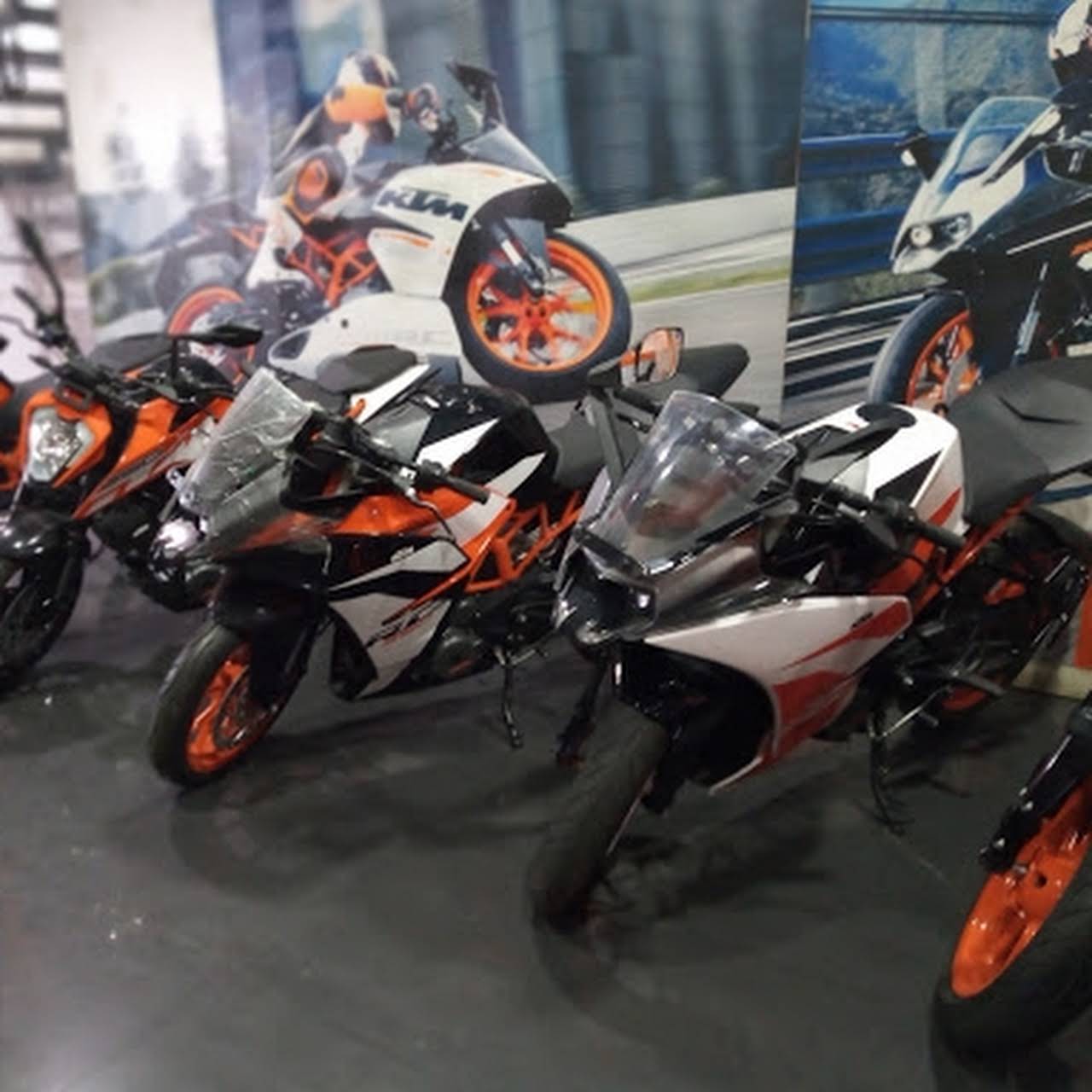 ktm showroom alambagh
