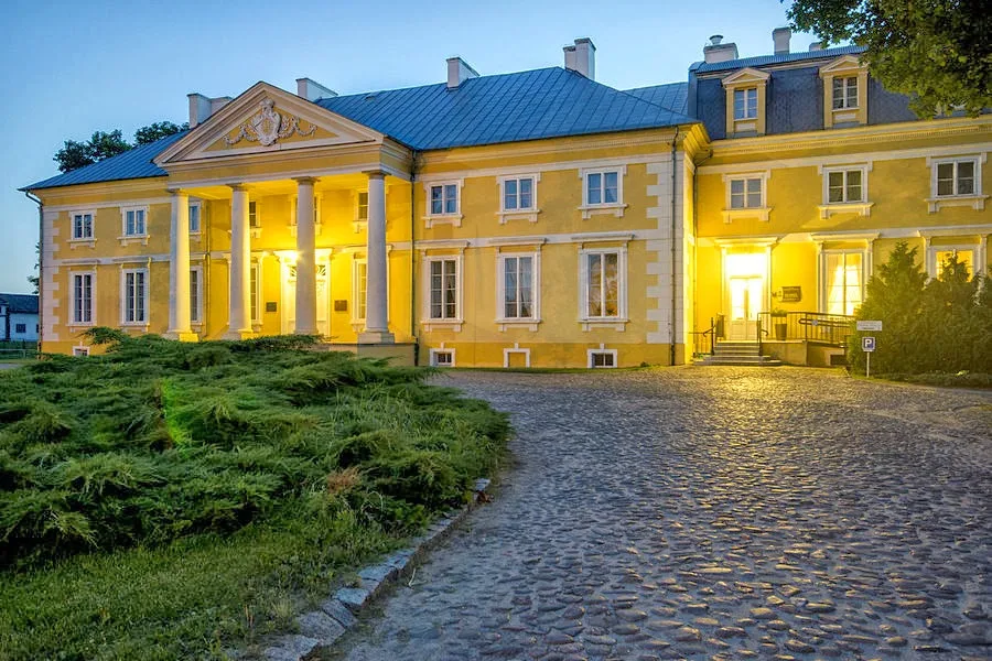 Pałac Racot i Stadnina Koni