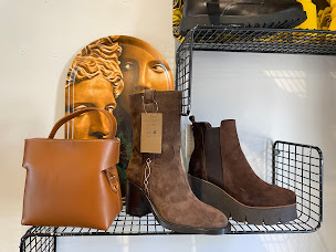 Photo n°19 de READY BOOTS - New Concept Store & Coffee Shop à La Clusaz (Magasin de chaussures)