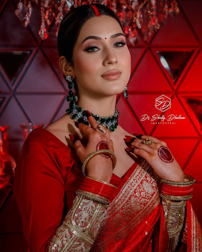Brides-to-be, it's time to secure your flawless bridal look for 2024-2025! Let Makeup by @shellyd…