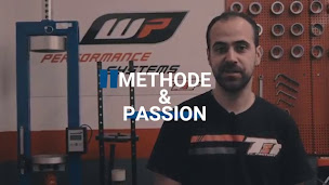 Photo n°4 de T3F à Mas-Grenier (Magasin de motos)