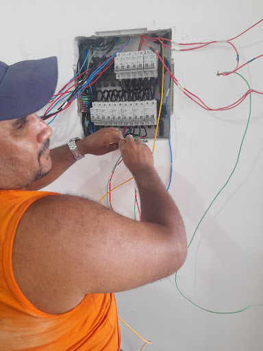 Ueliton Rocha, eletricista!
