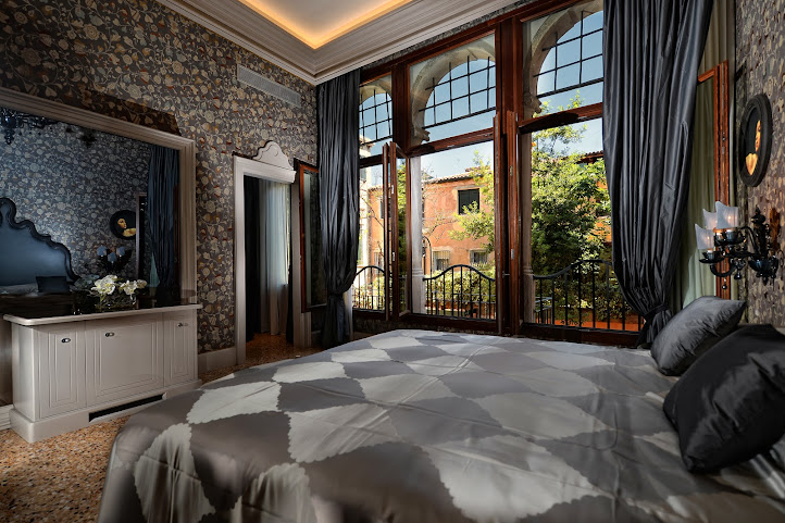 Palazzetto Madonna by null