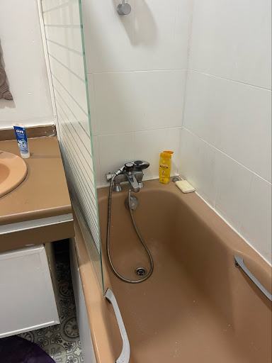 La salle de bain de l’horreur, épisode 1 !Ce n’est pas...