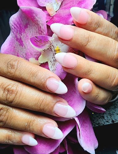 Azulene Nails And Day Spa Ii interior view