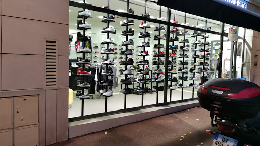 S2 Sneakers Specialist Saint-Gratien - Thumbnail