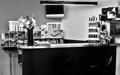 Maggie Petitjean HairColorist - Thumbnail