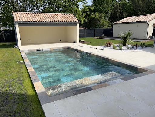 Photo de Bey Piscine Concept à Berson (33390)