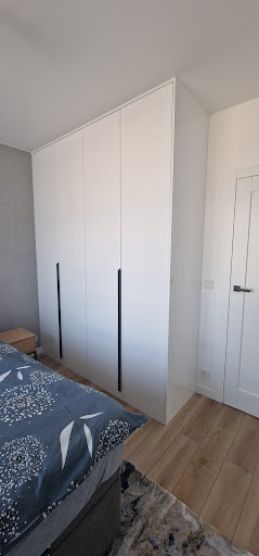 Komandor Marek Lis - szafy do zabudowy, garderoby