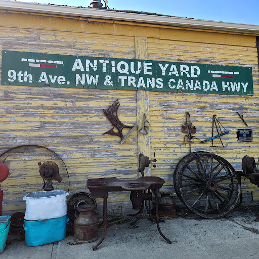 Antique Yard - Visual