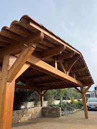 Photo n°3 de Déco Charpente Alpes Maritimes (Carport, Pergola, Pool House, Appentis, Auvent) à Valbonne (Charpentier)