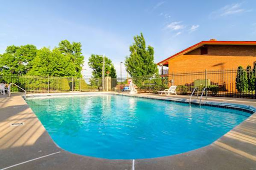 Econo Lodge Inn & Suites I-35 at Shawnee Mission - Thumbnail