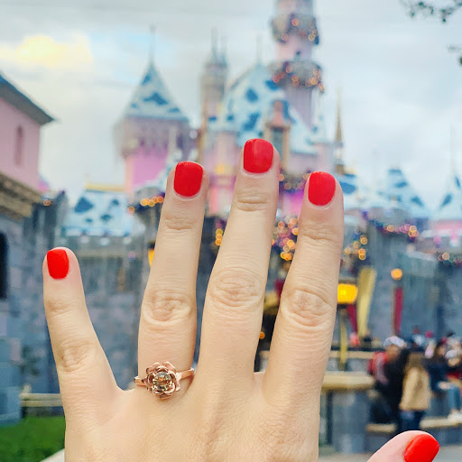 Tiny Nails & Spa - Visual