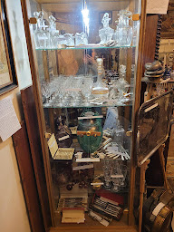 Photo n°5 de Antiquités Paoli à Excideuil (Magasin d'antiquités)