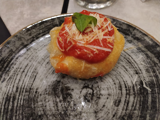 Pizzeria Vincenzo Capuano Cava de' Tirreni Gallery - Italy