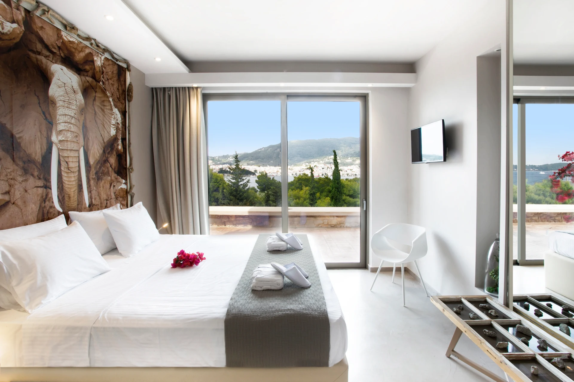 Core Luxury Suites