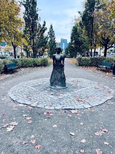 Frida Steenhoff Statue - Thumbnail
