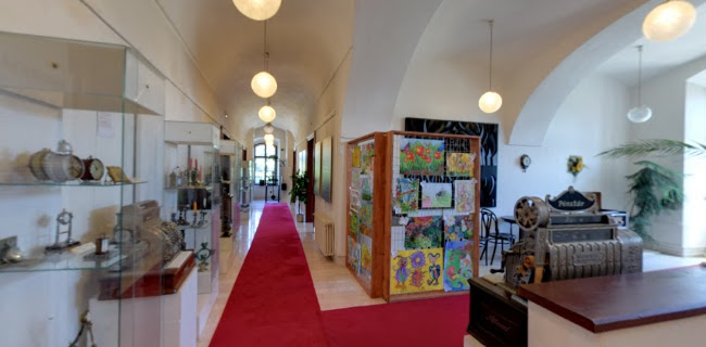 Kaštieľ / Múzeum historických hodín - Múzeum