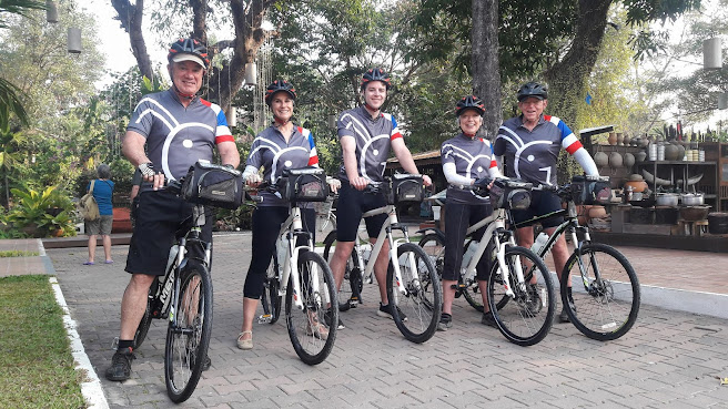 Discova Day Tour Shop Bangkok by null