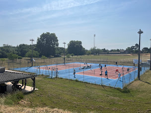 Photo n°6 de TENNIS PICKLEBALL DU RIEUFRET à Saint-Michel-de-Rieufret (Moniteur de tennis)