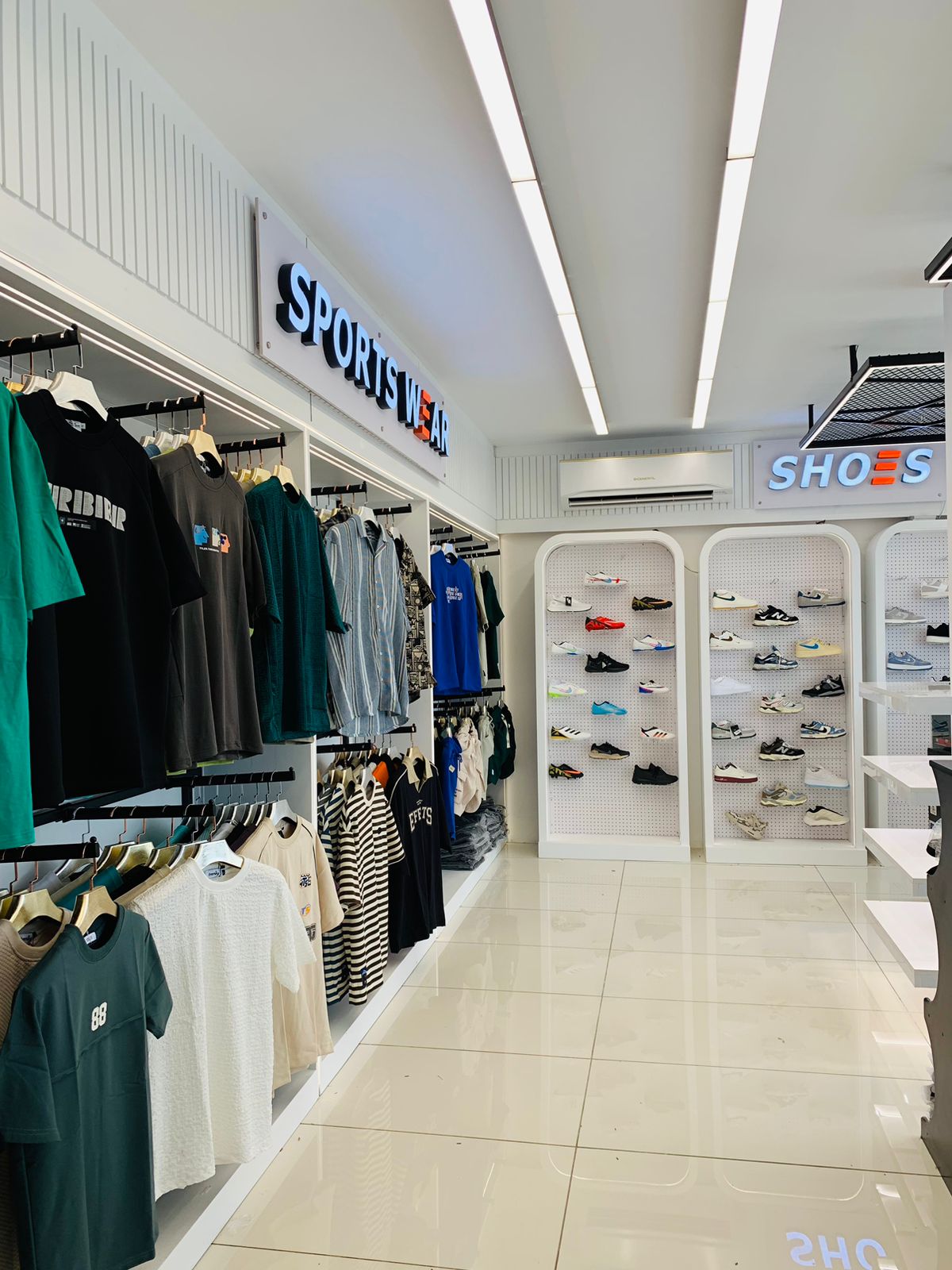 Flash Sports Garments,Julan - صورة 2