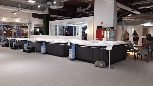 Comentarii opinii despre SpaTrend Outdoor Design MAXCity - Kerti bútor, jakuzzi és grill bemutatóterem