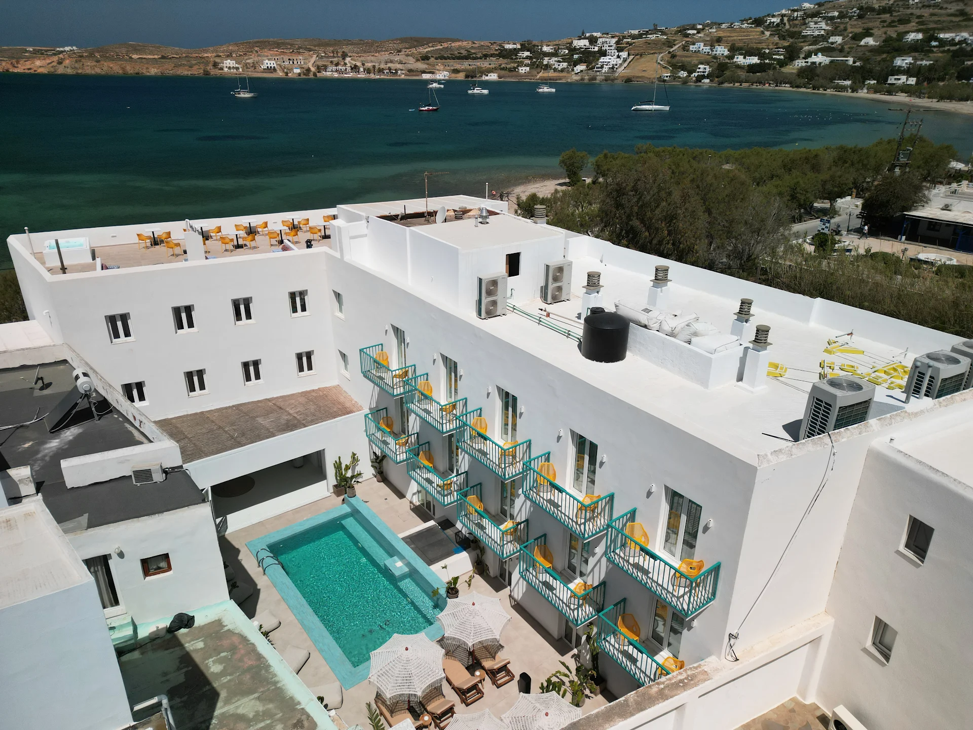 Play Paros