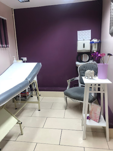 Looks Hair & Beauty - Beauty salon