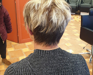 Photo n°9 de Métamorphose Feeling - Coiffeur Joinville-le-Pont à Joinville-le-Pont (Magasin de produits de beauté)