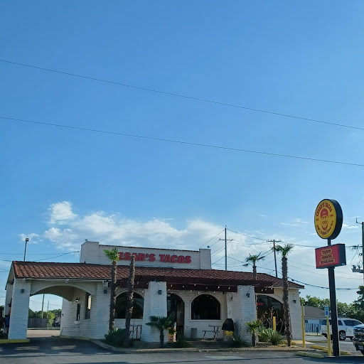 Cesar's Tacos - Visual