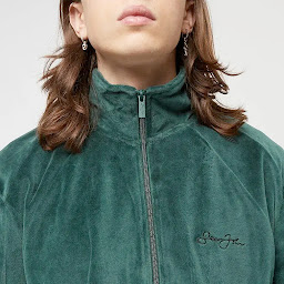 Photo n°29 de DR SWAG SHOES BASKETBALL, SNEAKERS, CASQUETTES, MAILLOT BASKET, NEW ERA, CBD PRT , LA PIRATERIE AIR JORDAN, NIKE AIR FORCE 1 à Toulouse (Magasin de vêtements de sport)